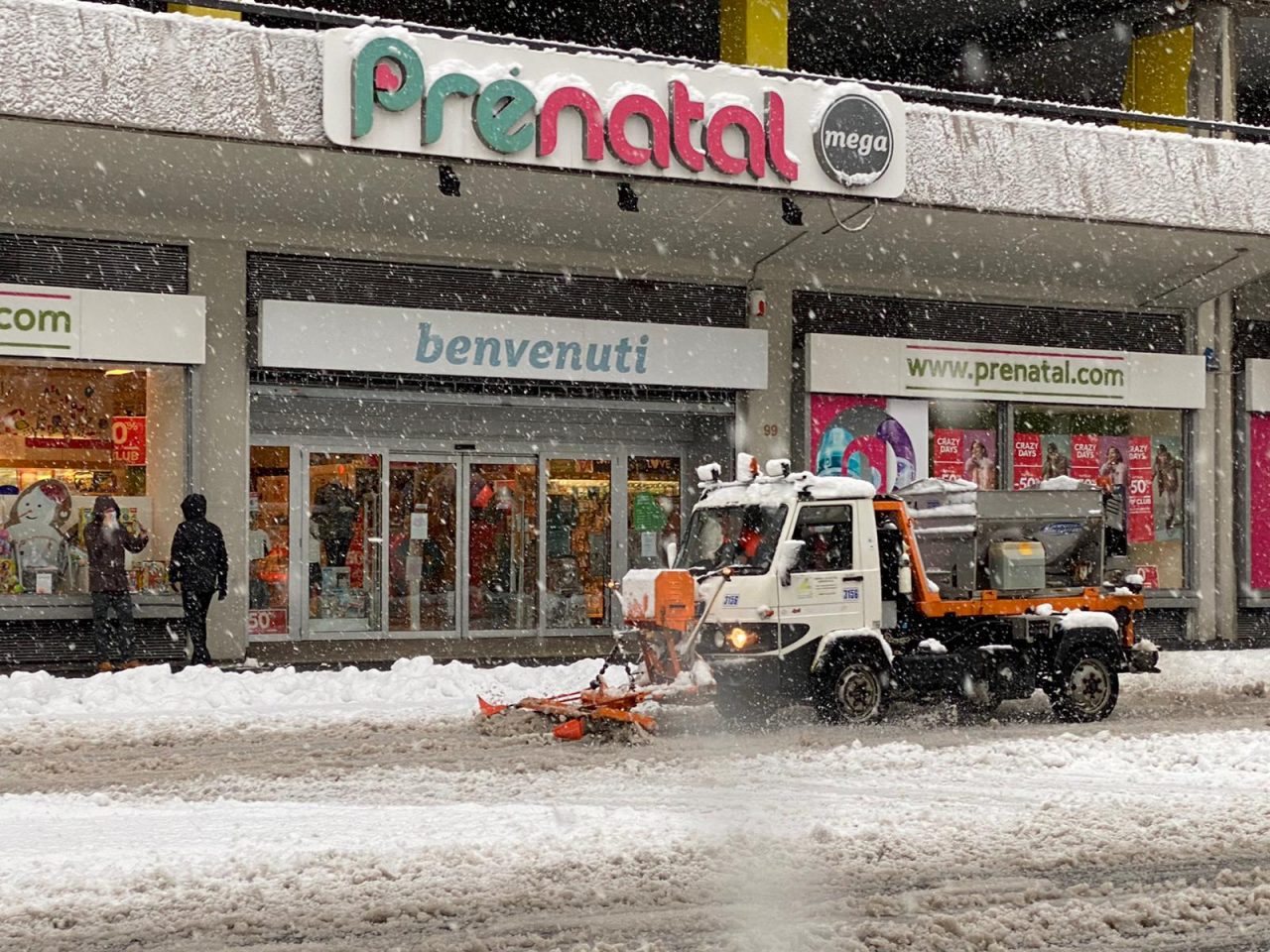 Incidenti, traffico in tilt e black out: i disagi causati dalla tanta neve in Bergamasca