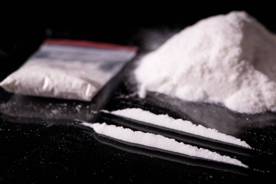 Spacciava cocaina in casa: pregiudicato di 52 anni condannato agli arresti domiciliari