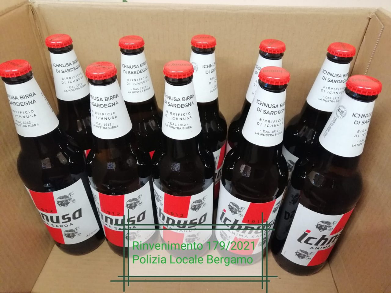 Lo strano caso della cassa di birra Ichnusa ritrovata dalla polizia locale
