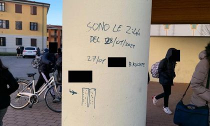 Vergognose scritte antisemite fuori dalle scuole medie di Chiuduno. L'ira del sindaco