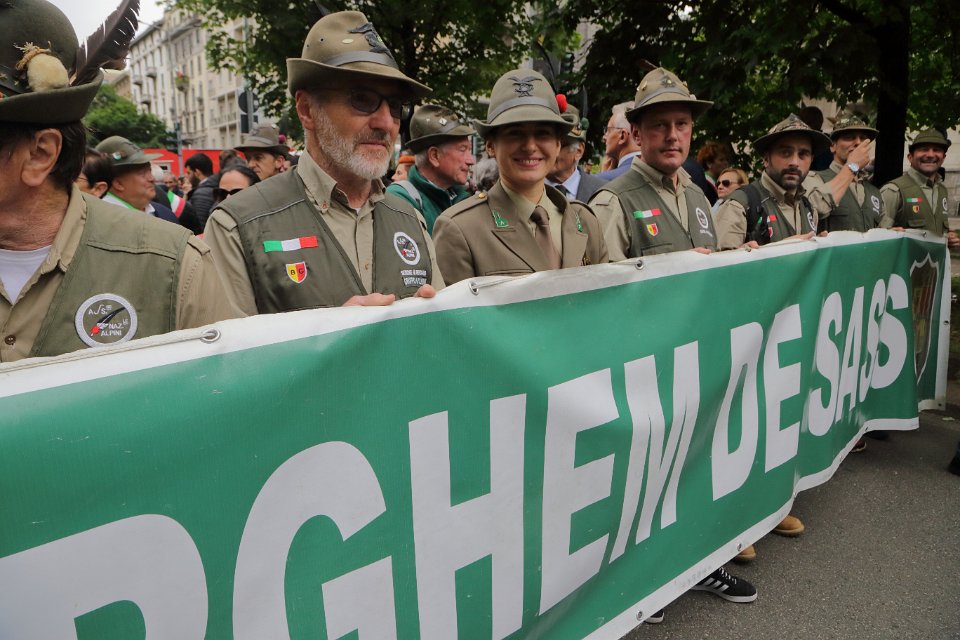 Cento anni degli Alpini di Bergamo, che come regalo sognano il ritorno della naja