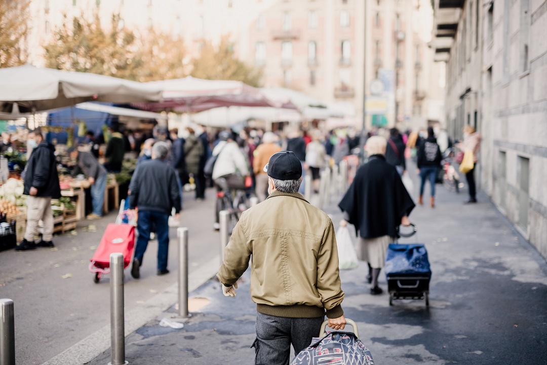 I dati migliorano: ultime 24 ore di limitazioni, poi la zona gialla. Ma sempre in allerta