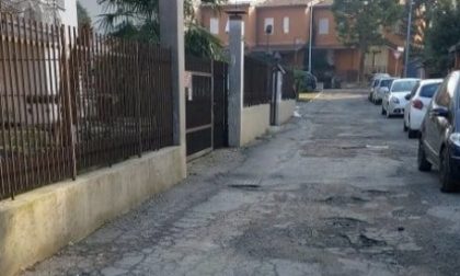 Strade gruviera al Villaggio degli Sposi, la Lega: «Intervenire al più presto»