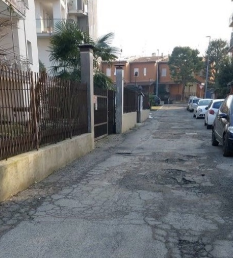 Strade gruviera al Villaggio degli Sposi, la Lega: «Intervenire al più presto»