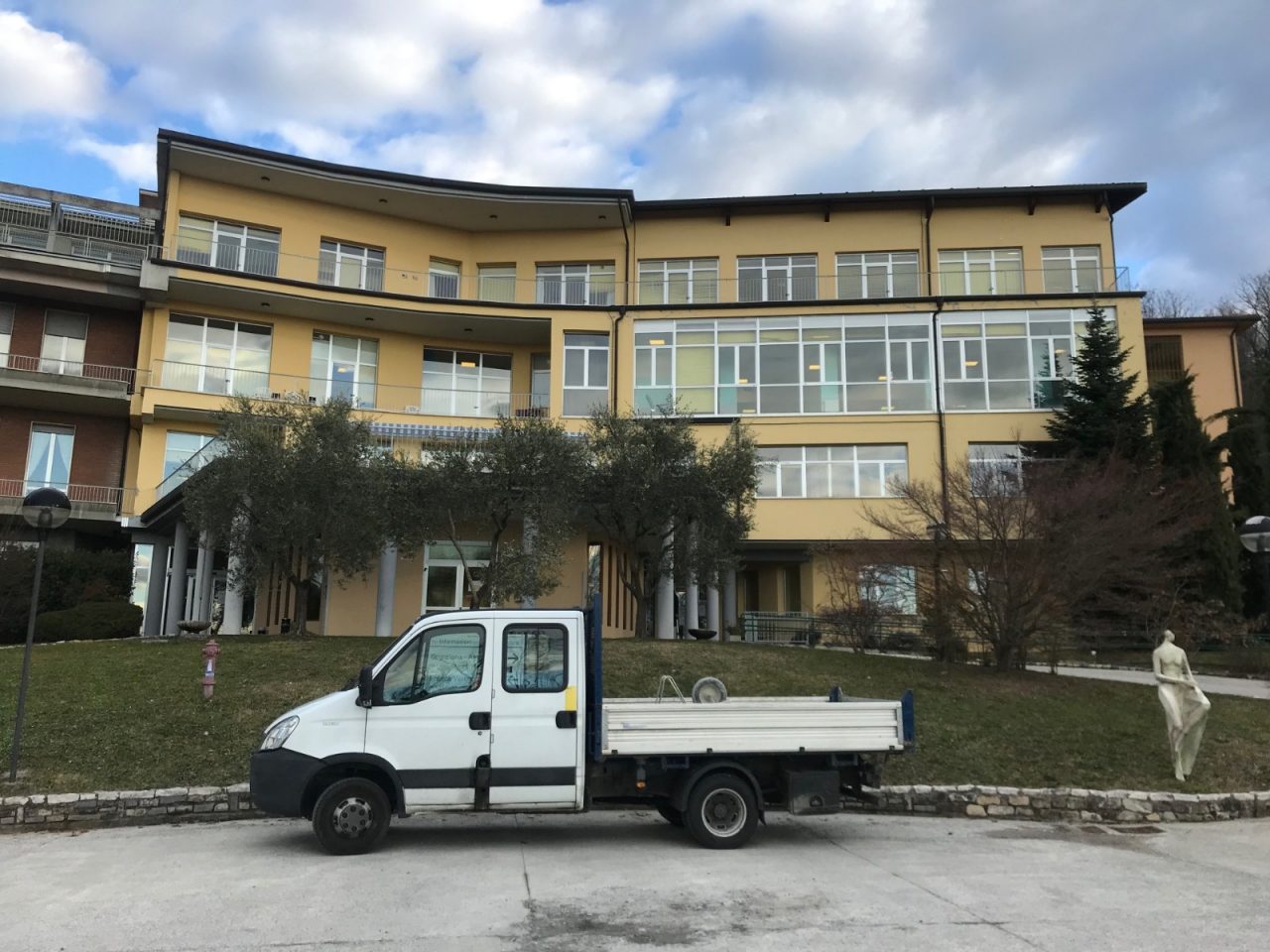 Alla Casa degli Angeli di Mozzo è crollato il controsoffitto della chiesetta interna