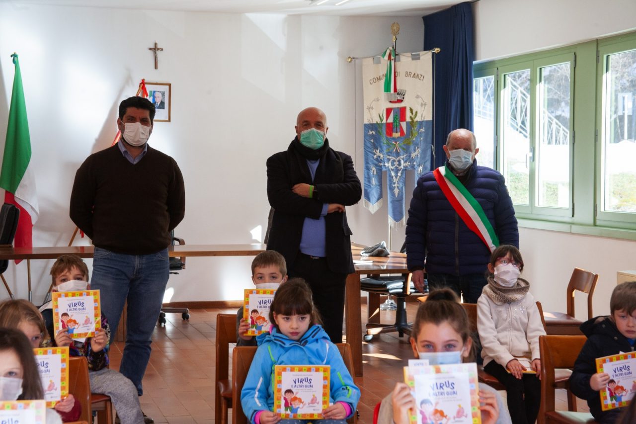 Affrontare il Covid con i più piccoli, in Val Brembana il libro con le istruzioni per l’uso
