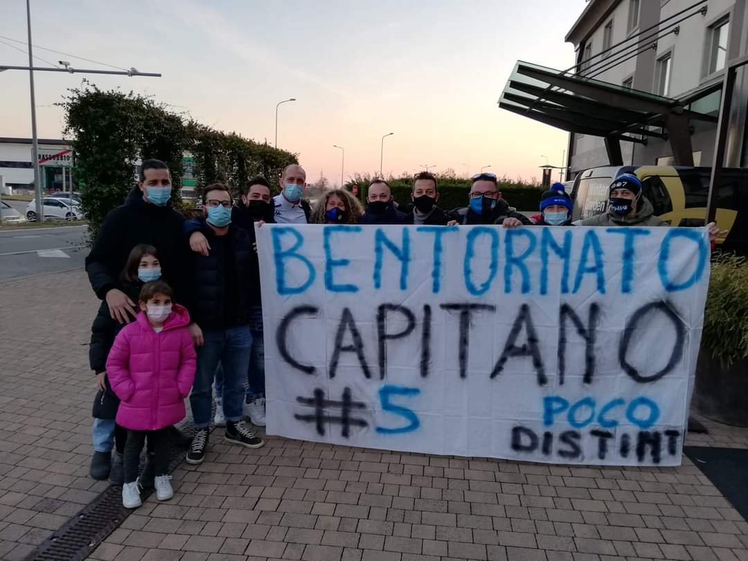 All’arrivo del Genoa a Bergamo, un gruppo di tifosi ha fatto una bella sorpresa a Masiello