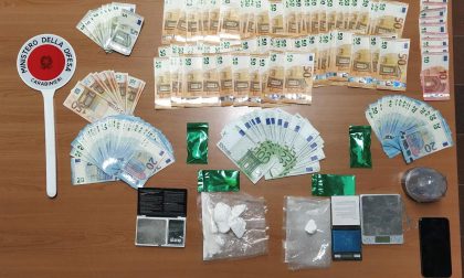 Nascondeva 160 grammi di cocaina e oltre 8 mila euro, arrestato uno spacciatore