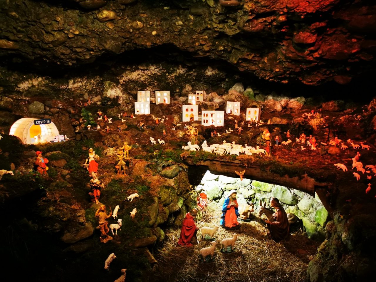 Polemica per il presepe sul parcheggio dei disabili a Verdello: «Si è sempre fatto lì»