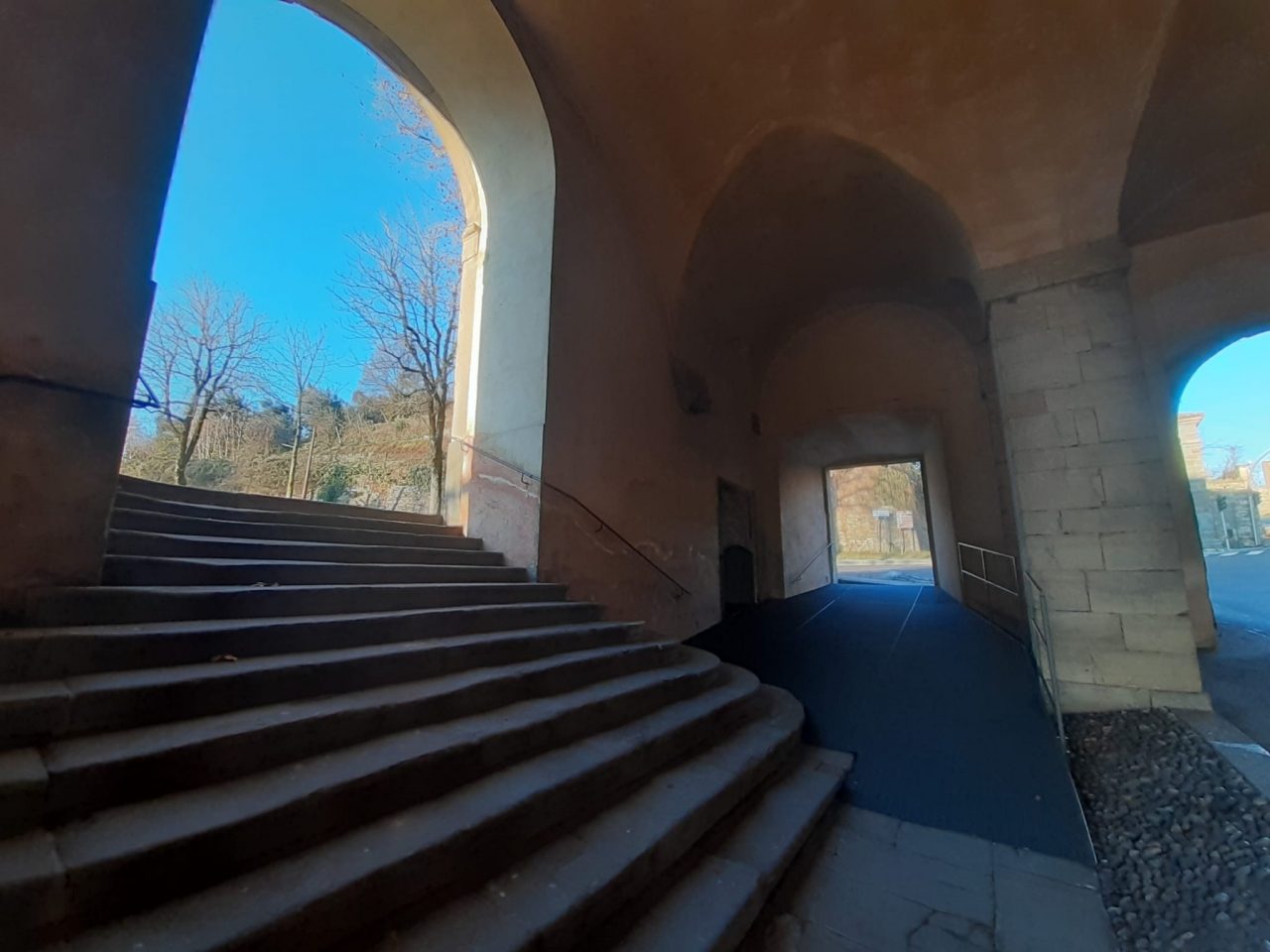 Porta Sant’Agostino è priva di barriere architettoniche: ultimato lo scivolo sulle Mura