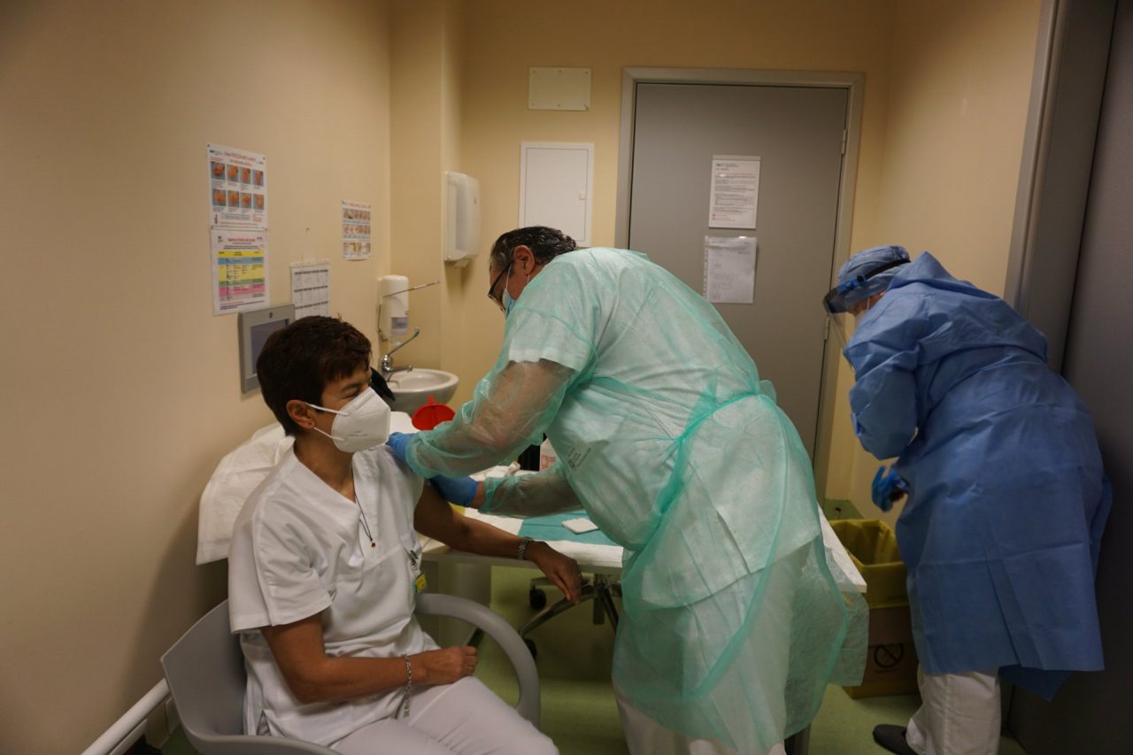 Al via le vaccinazioni al Papa Giovanni. Obiettivo: vaccinare 8.392 persone entro marzo
