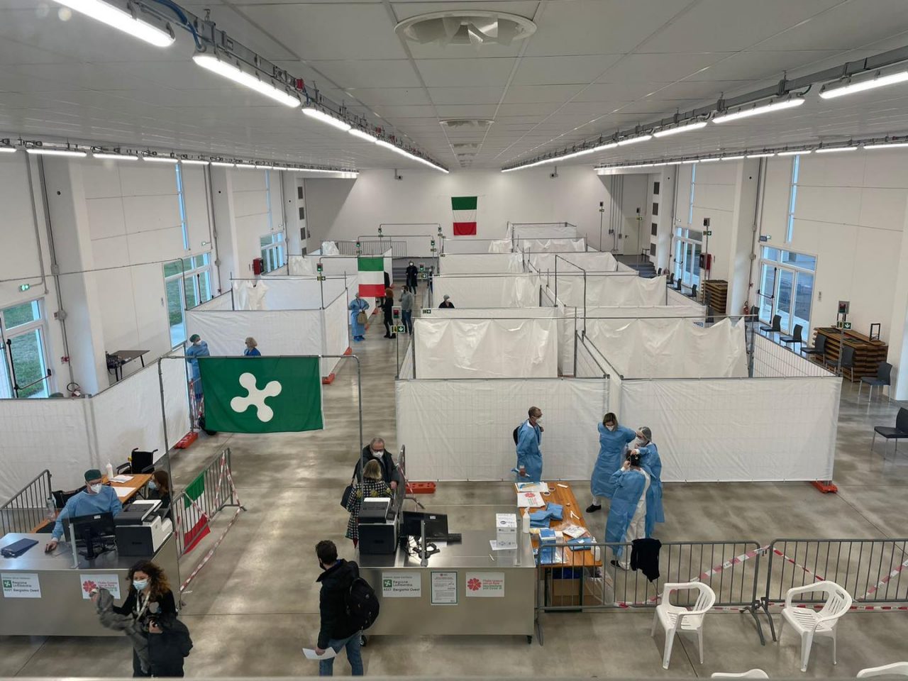 Vaccini anti-Covid, al via la fase 1-bis al PalaSpirà: 260 dosi già somministrate