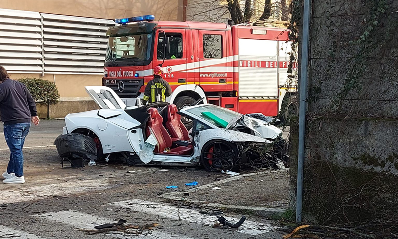 le foto della supercar lamborghini andata distrutta nell incidente prima bergamo