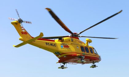 Si ferisce alla gamba con una motosega: 53enne trasferito in ospedale in elicottero