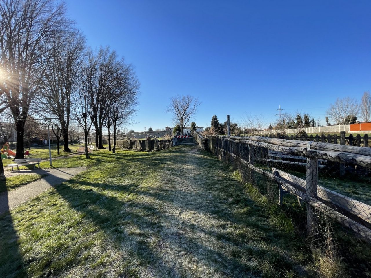 Salsicce al veleno lasciate in giro per Mozzo: una cattiveria gratuita contro i cani