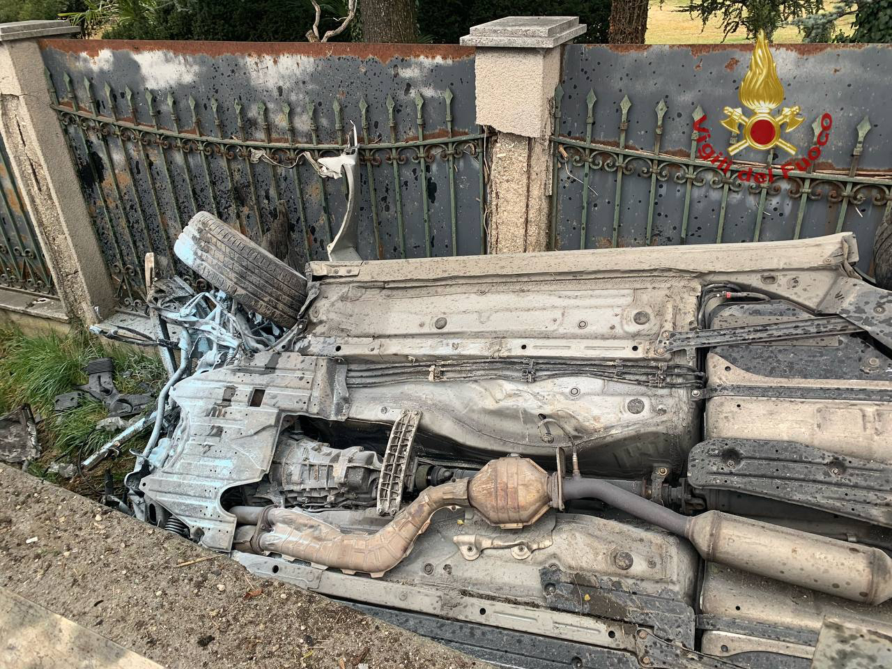Auto si ribalta e finisce in un fosso tra Bolgare e Costa di Mezzate: grave un 52enne