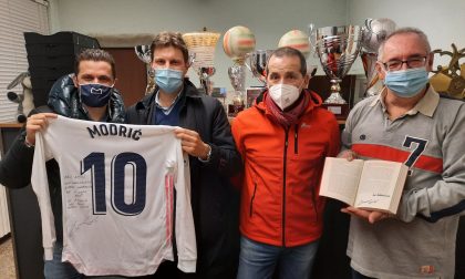 Dopo la partita con la Dea, la maglia di Modric arriva ad Alzano: qui vinse il primo trofeo