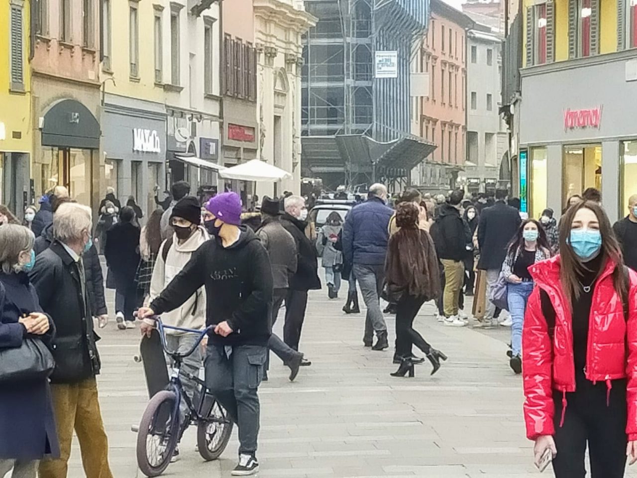 Crescono i contagi in Bergamasca, dall’1 al 7 dicembre sono 886: i dati Comune per Comune