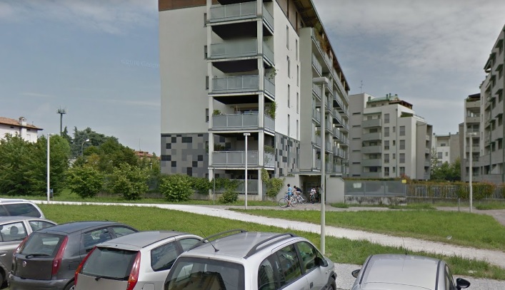 Poliziotti e ladri “imprigionati” per mezz’ora in un giardino di via Magrini