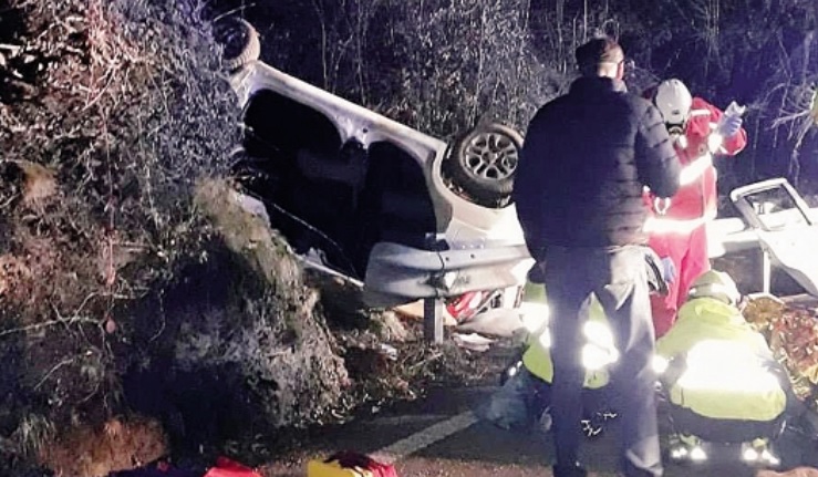 Volo di 20 metri con l’auto nel dirupo, grave un 54enne di Taleggio