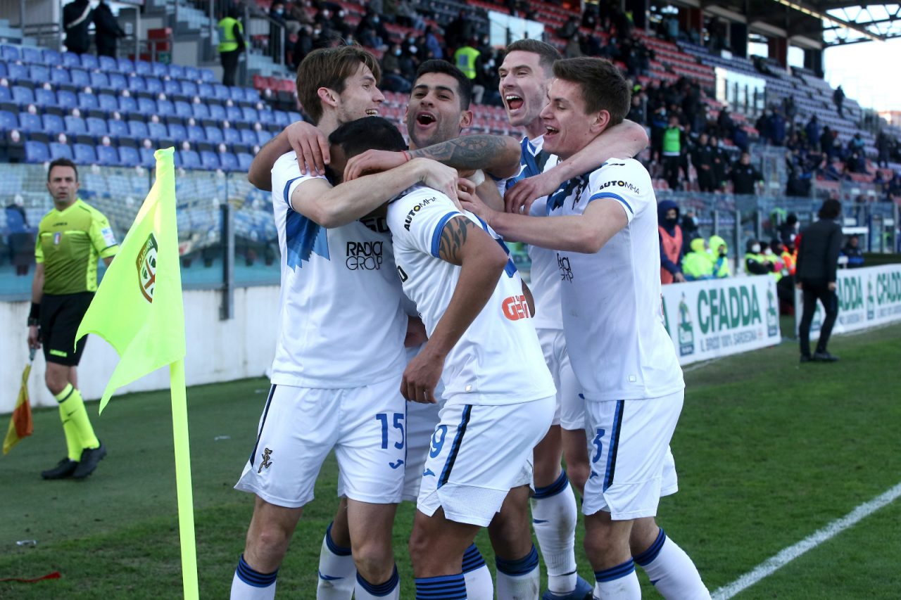 Magia di Muriel al 90′, poi il Var cancella al Cagliari un rigore inesistente: l’Atalanta vince 1-0