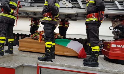 Romano si ferma per l’addio al giovane pompiere investito