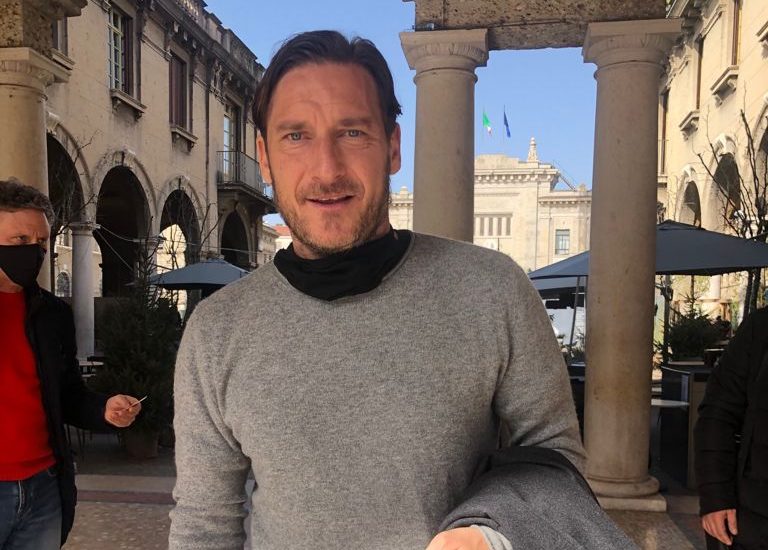 Effetto Real Madrid in centro a Bergamo: avvistati Francesco Totti (al Balzer) e Luis Figo