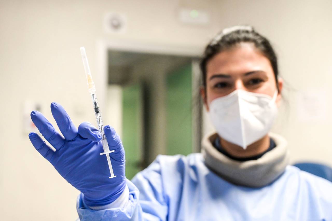 I dubbi dell’Ordine dei Medici: «Tutti vaccinati entro giugno? Improbabile»