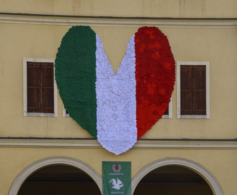 Da Vo’ Euganeo a Bergamo, il grande cuore tricolore in ricordo delle vittime del Covid