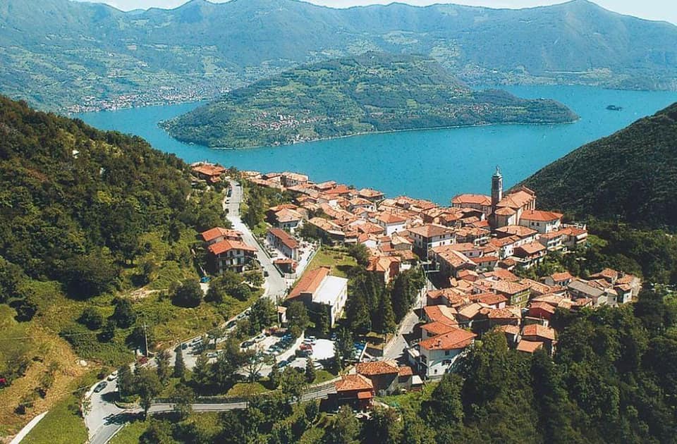Parzanica isolata da 25 giorni: «Difficoltà nel rifornirsi, quadro desolante. Aiutateci!»