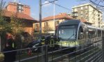 Automobile finisce contro tram in via Martinella, nessun ferito ma ritardi sulla linea
