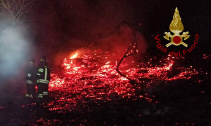 Vigili del fuoco in azione a Sorisole: falò "sfugge al controllo" e le fiamme si diffondono