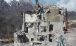 Se ne va un pezzo di storia: demoliti due edifici nel villaggio minerario di Gorno
