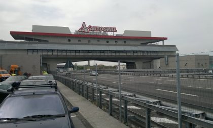 Incredibile ma vero: in monopattino elettrico (e contromano) sull'autostrada A4