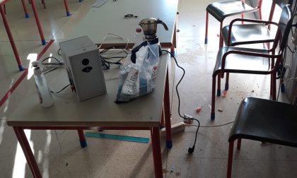 Vandali bivaccano fra i banchi: a Casnigo raid notturno nella scuola Bonandrini-Bagardi