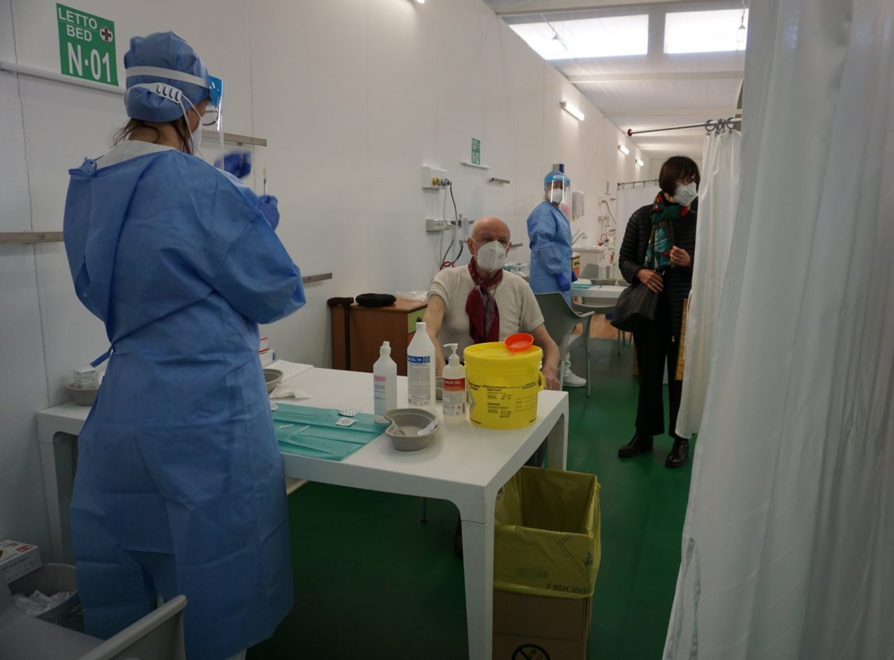 Dose unica di vaccino anti-Covid entro sei mesi dalla guarigione, l’ok del Ministero