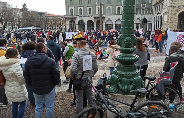 Grande partecipazione alla manifestazione delle famiglie contro la Dad