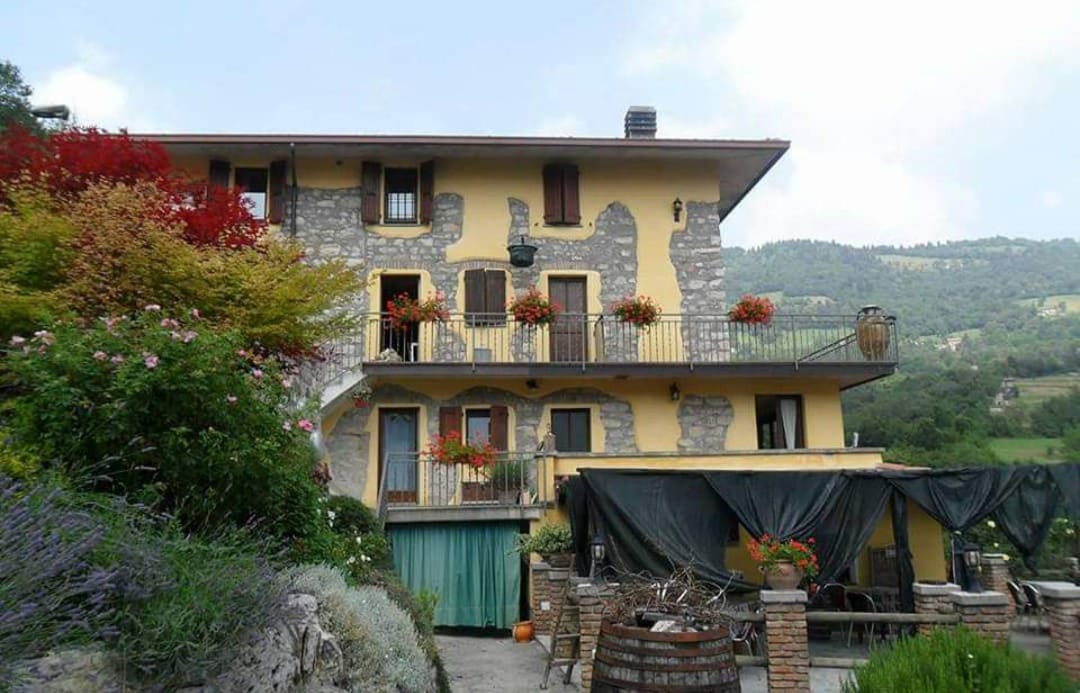 Frana sopra Tavernola, isolata Parzanica: in ginocchio un agriturismo e due allevamenti di cani