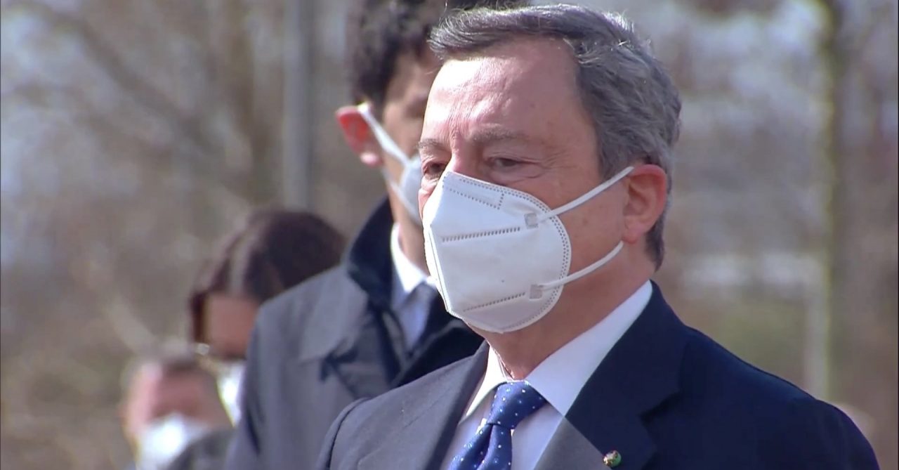 Video e parole del premier Draghi in visita a Bergamo: «Uniti, anche senza poterci abbracciare»