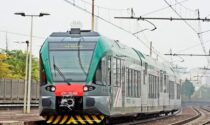 Motrice e primo vagone del treno "saltano" su un altro binario, paura tra Treviglio e Cassano