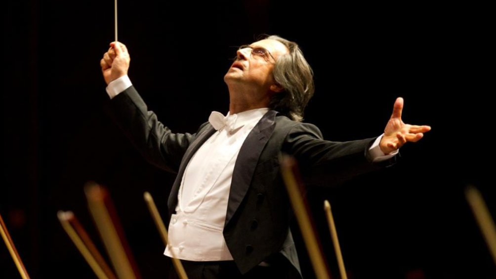 L’appello di Riccardo Muti dal Donizetti: «I teatri vanno riaperti, così uccidiamo la cultura»