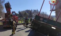 Il video dell'intervento dei pompieri a Scanzo: un trattore s'è ribaltato nel cortile di una casa