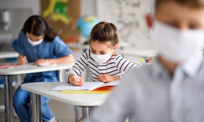 Positivi, rientri, quarantene, dad: «A scuola sono stati giorni di straordinaria follia»