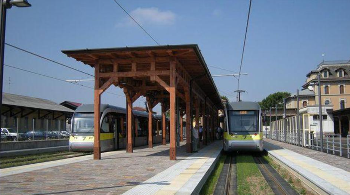Lite tra senzatetto alla stazione di Bergamo. Uno è stato ferito con colpi di forbice