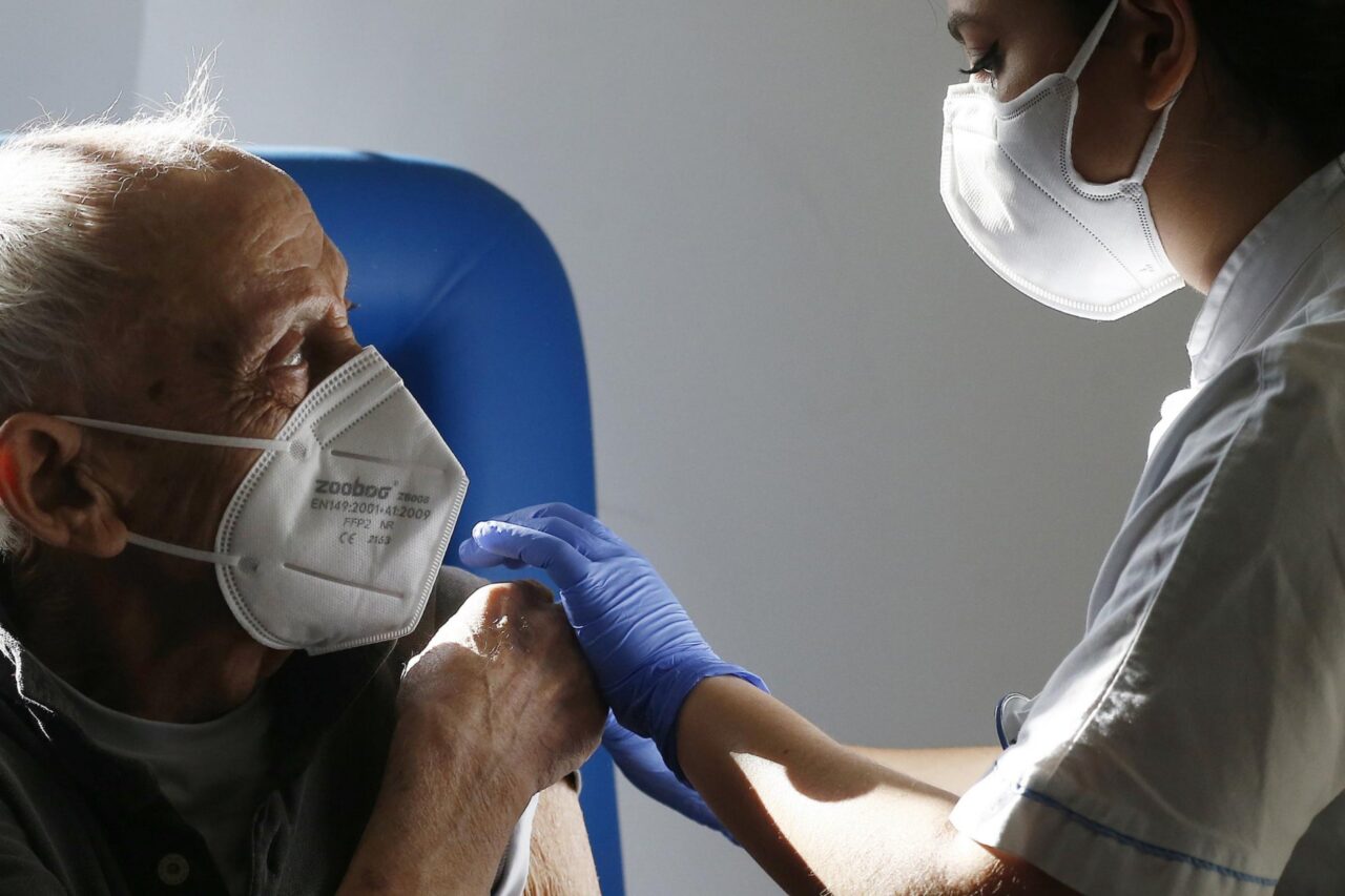 Vaccinazioni anti-Covid: tutto esaurito nei centri gestiti dall’Asst Bergamo Ovest