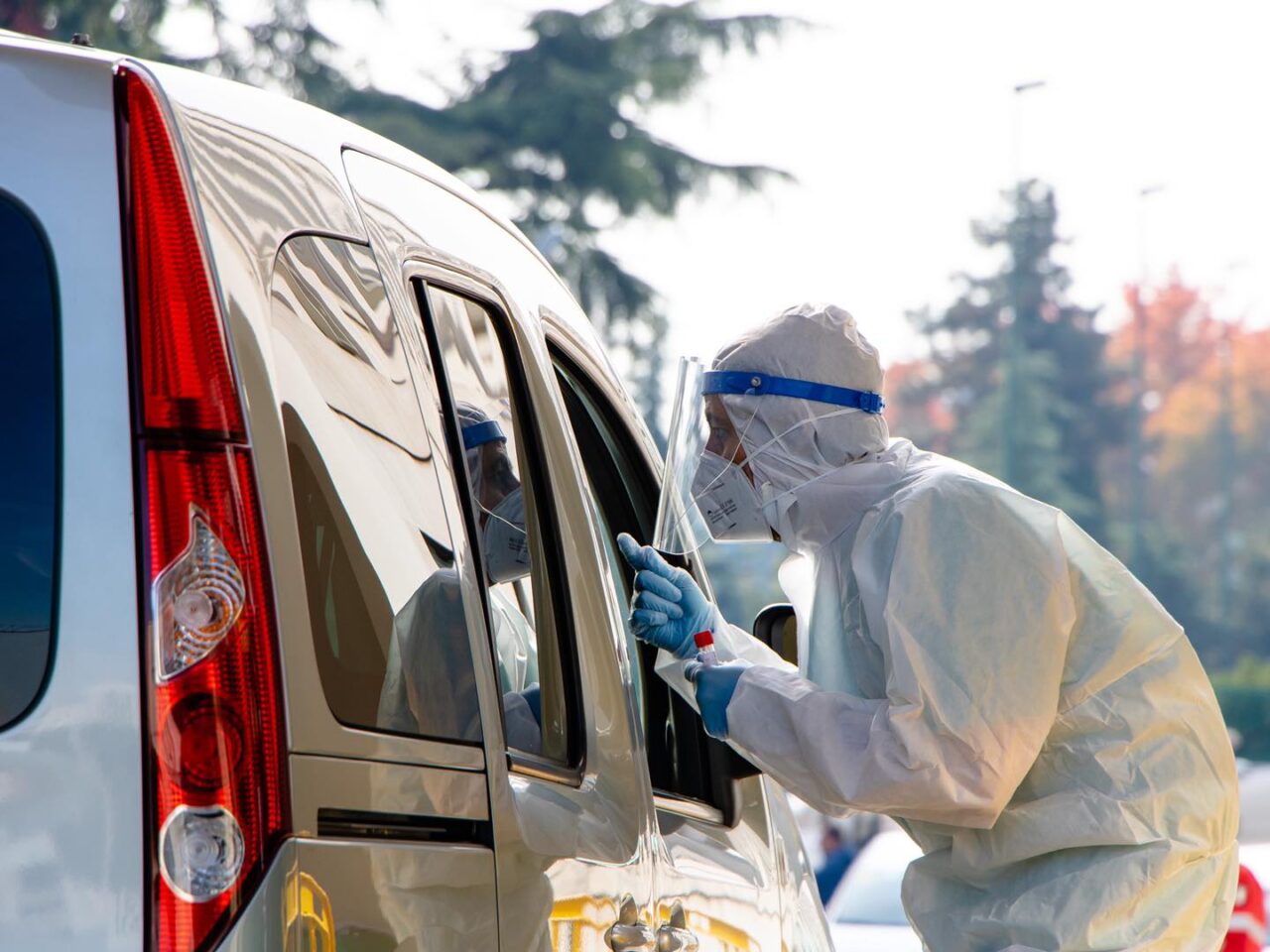 Rallenta ancora la curva epidemiologica. Si attende l’accelerazione nelle vaccinazioni