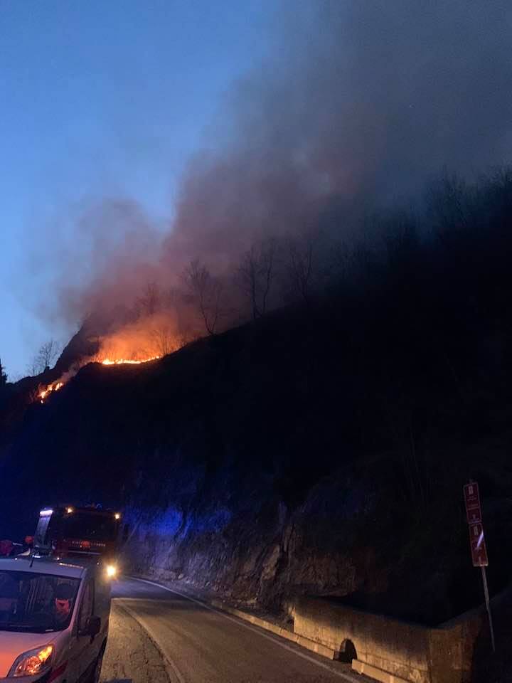 Incendio doloso sugli Orridi della Val Taleggio, indagato un anziano di Lenna