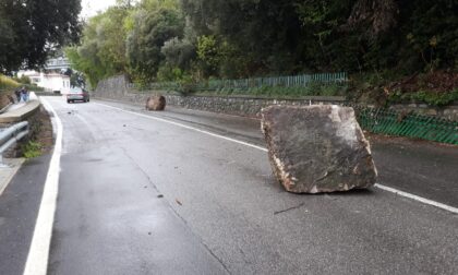 Massi caduti sulla litoranea a Predore, ieri (12 aprile) l'intervento dei rocciatori