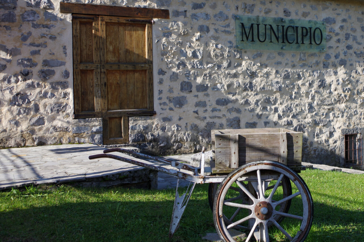 La difesa del sindaco di Fuipiano: «Ad Arnosto non vogliamo un piccolo albergo»