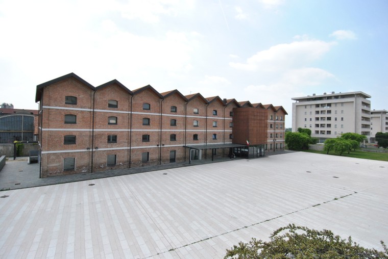 Partitella di calcio sul piazzale, 2.240 di multa per otto ragazzi